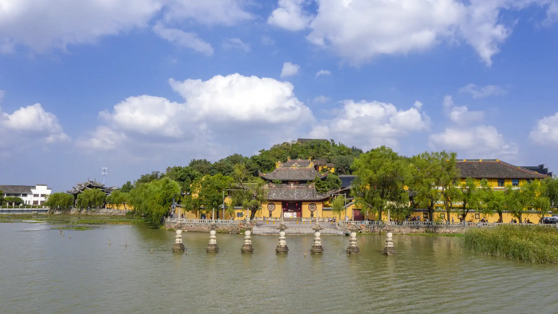 Hotels near Jinxian Temple
