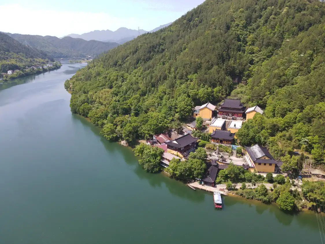 Hotels near Huiyunsi