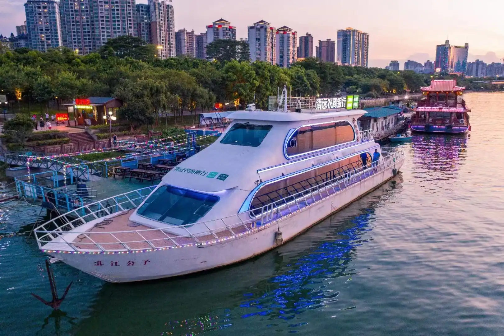 Hotels near Beijiang Tour Dingxiang Wharf