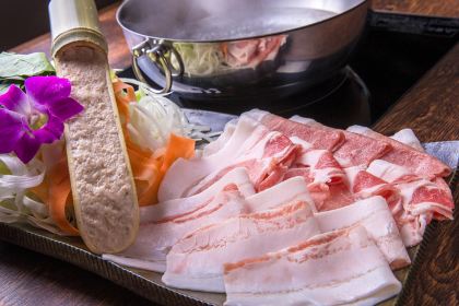 沖縄とんかつ食堂 しまぶた屋(前兼久店)