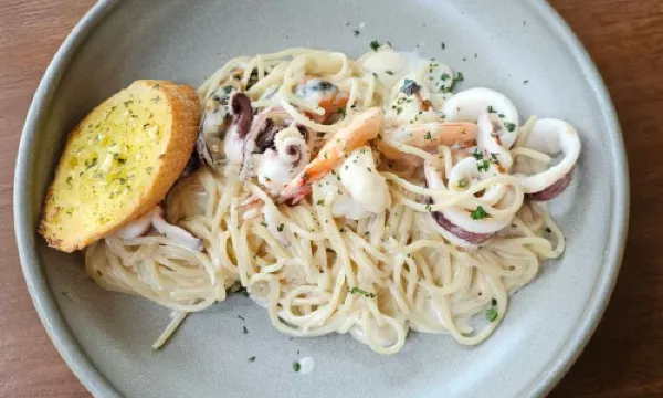 THE GLASS HOUSE SILVER