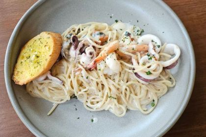 THE GLASS HOUSE SILVER