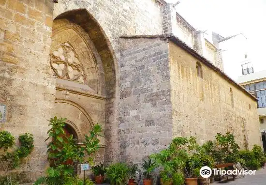 Các khách sạn gần Iglesia de San Juan del Hospital