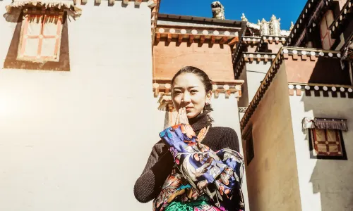 Tibetan Costume Experiences in Shangri-La