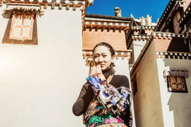 Tibetan Costume Experience in Shangri-La