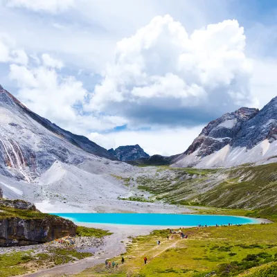 Hotel di Daocheng