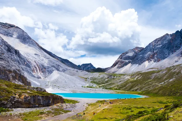 Hotel di Daocheng