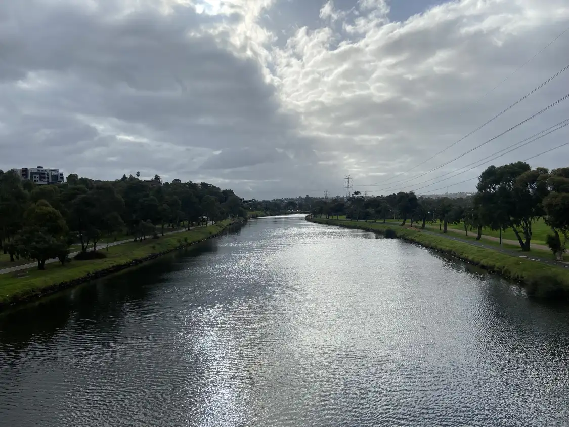 마리비농 강 주변 호텔