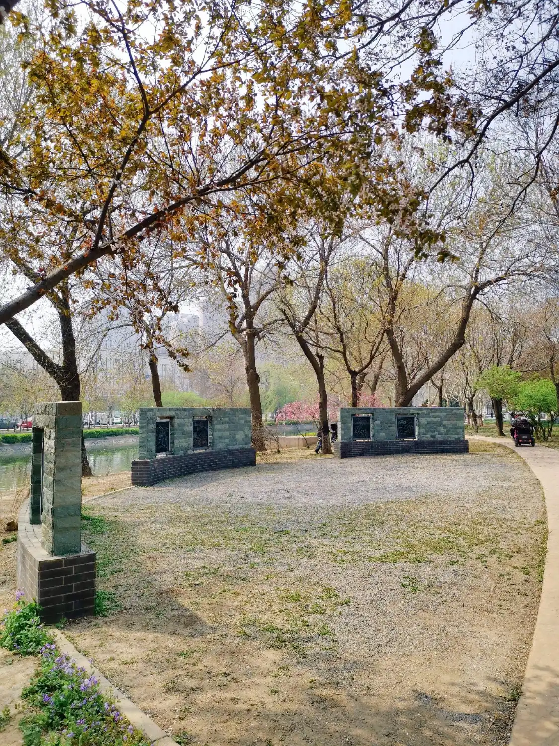 Hotels near Tianzijindu Ruins Park