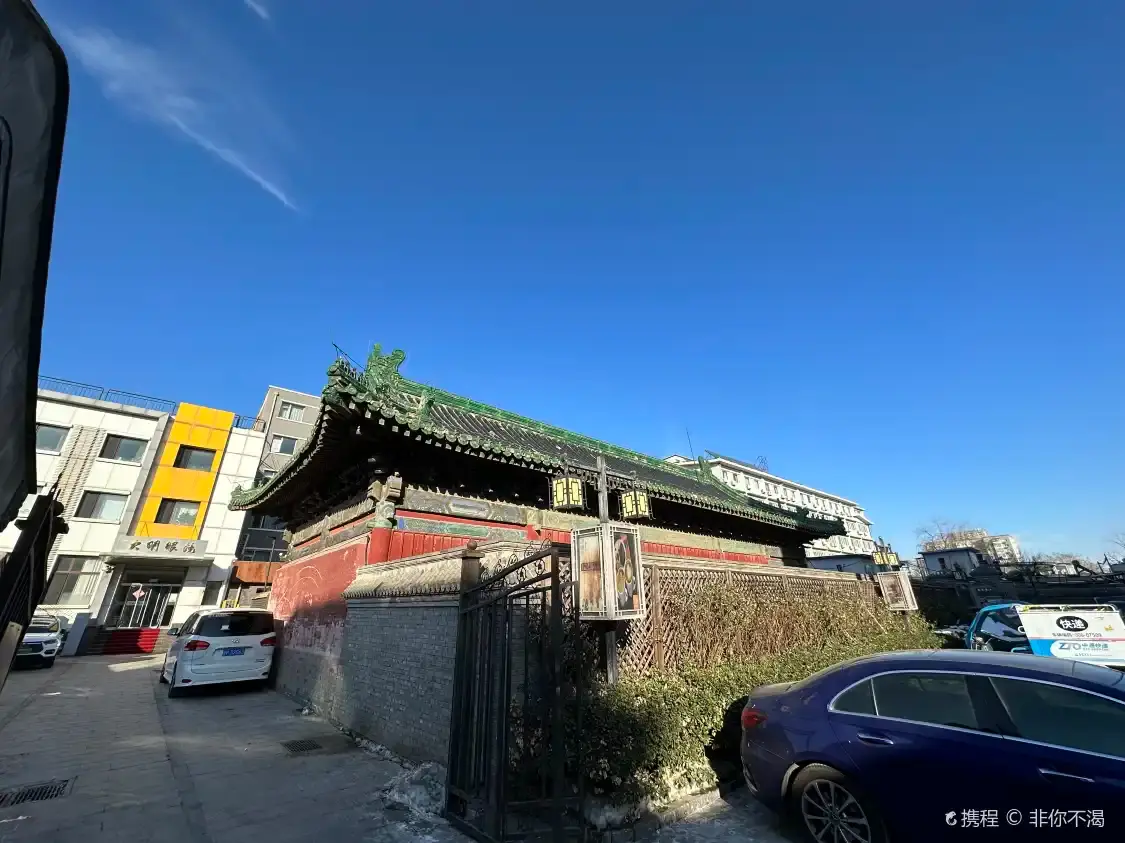 Hotels near Jinggang Palace of Huguo Temple