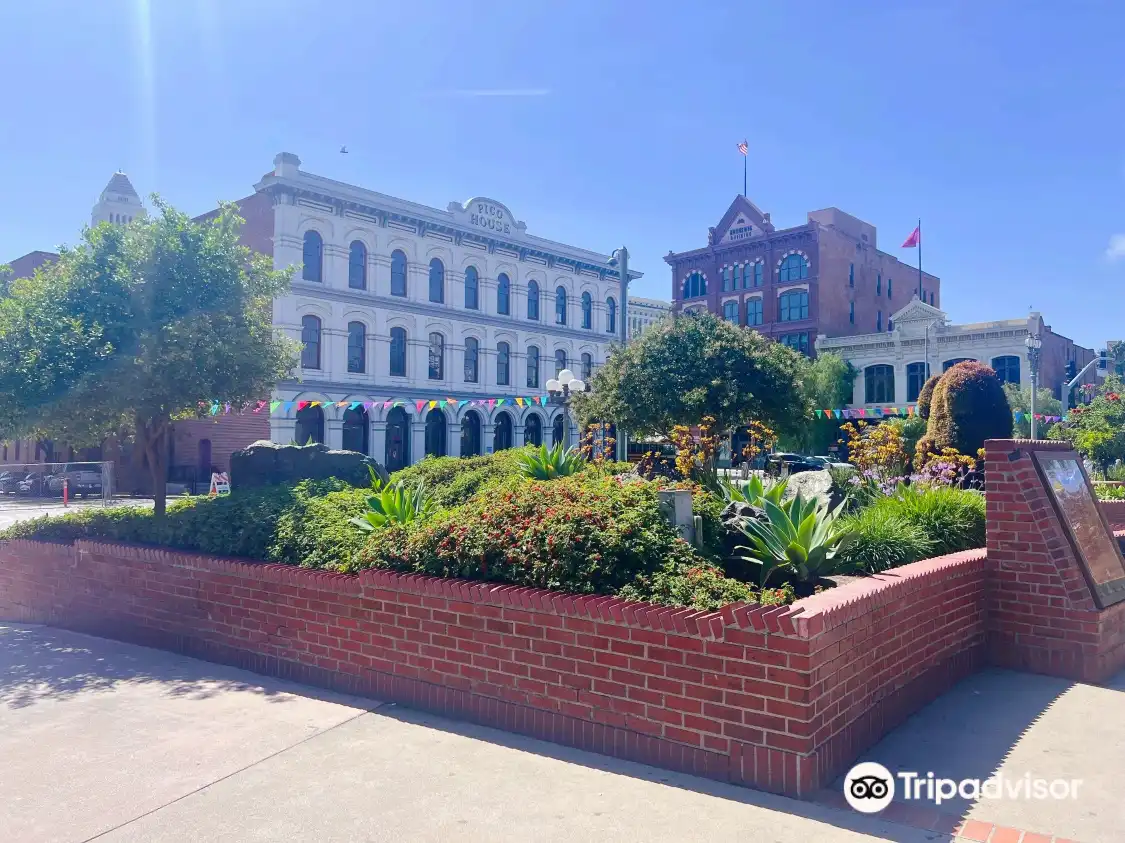Hotels near Pico House