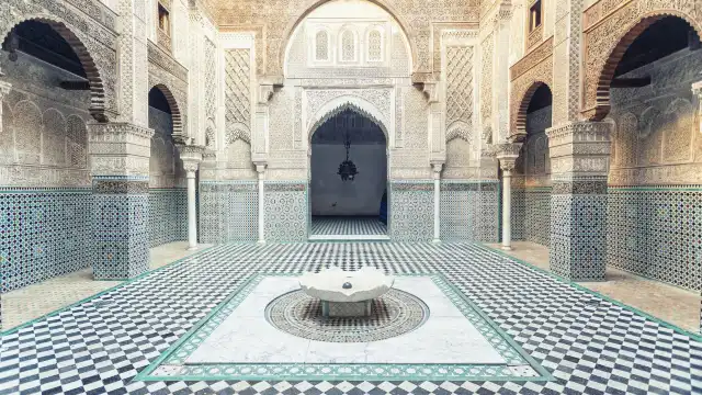 アル・アッタリーネ・マドラサ周辺のホテル