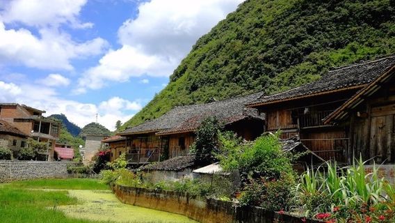 Yaogu Bouyei Village