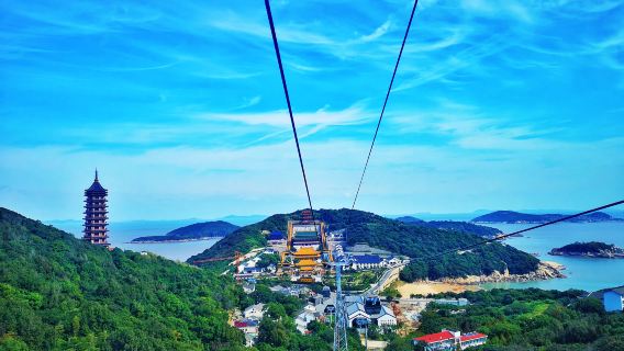 Private 1-Day Tour from Zhoushan: Mount Putuo Scenic Area and the 33-meter Nanhai Guanyin