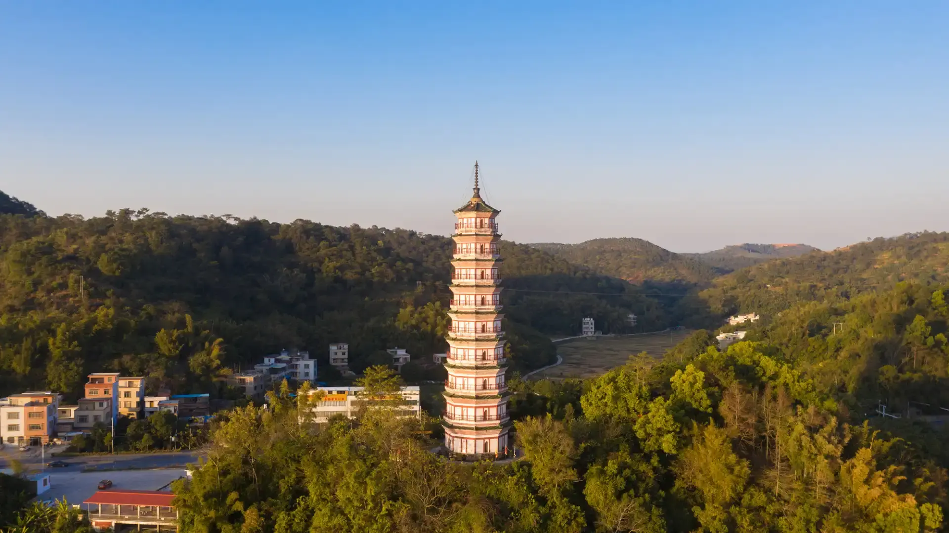 Hotels near Sanyuan Pagoda