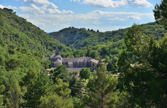 塞南克修道院+索村+戈爾德+魯西永一日遊【包車專線】