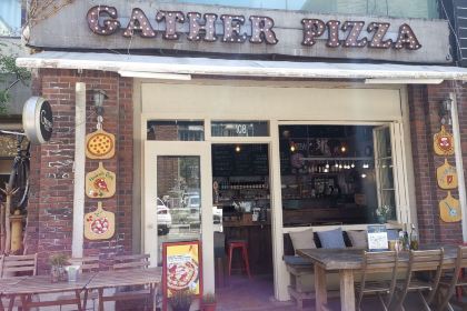 Gather pizza