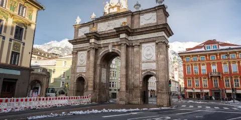 奧地利因斯布魯克老城區+黃金屋頂+瑪麗亞·特蕾西亞大街一日遊