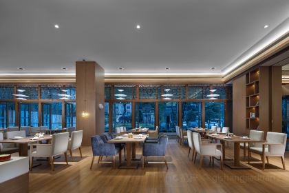 毕棚沟观山望月酒店·又见山月