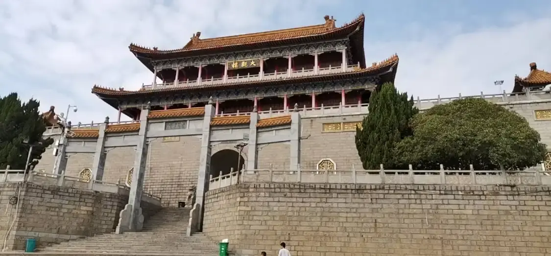 Hotels near Jinjiang River—The Bund