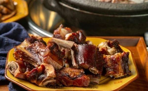 山下人家·土砂锅腊排馆(青城山店)