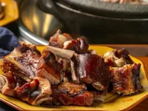 山下人家·土砂锅腊排馆(青城山店)