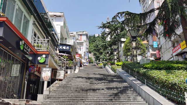 FengJieXian RenMin GuangChang ShangYe BuXingJie