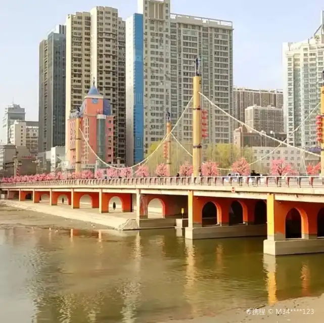 Hotels near Jianshe Bridge
