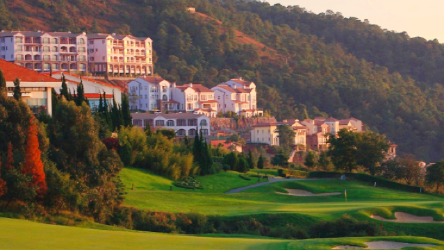 chun cheng hu pan gao er fu ju le bu - hu jing qiu chang