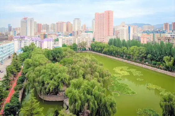 鄰近小西湖的酒店