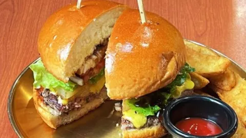 Mr Wei Burger (Xi'an Xixianwuyue Square Branch) in Xi'an