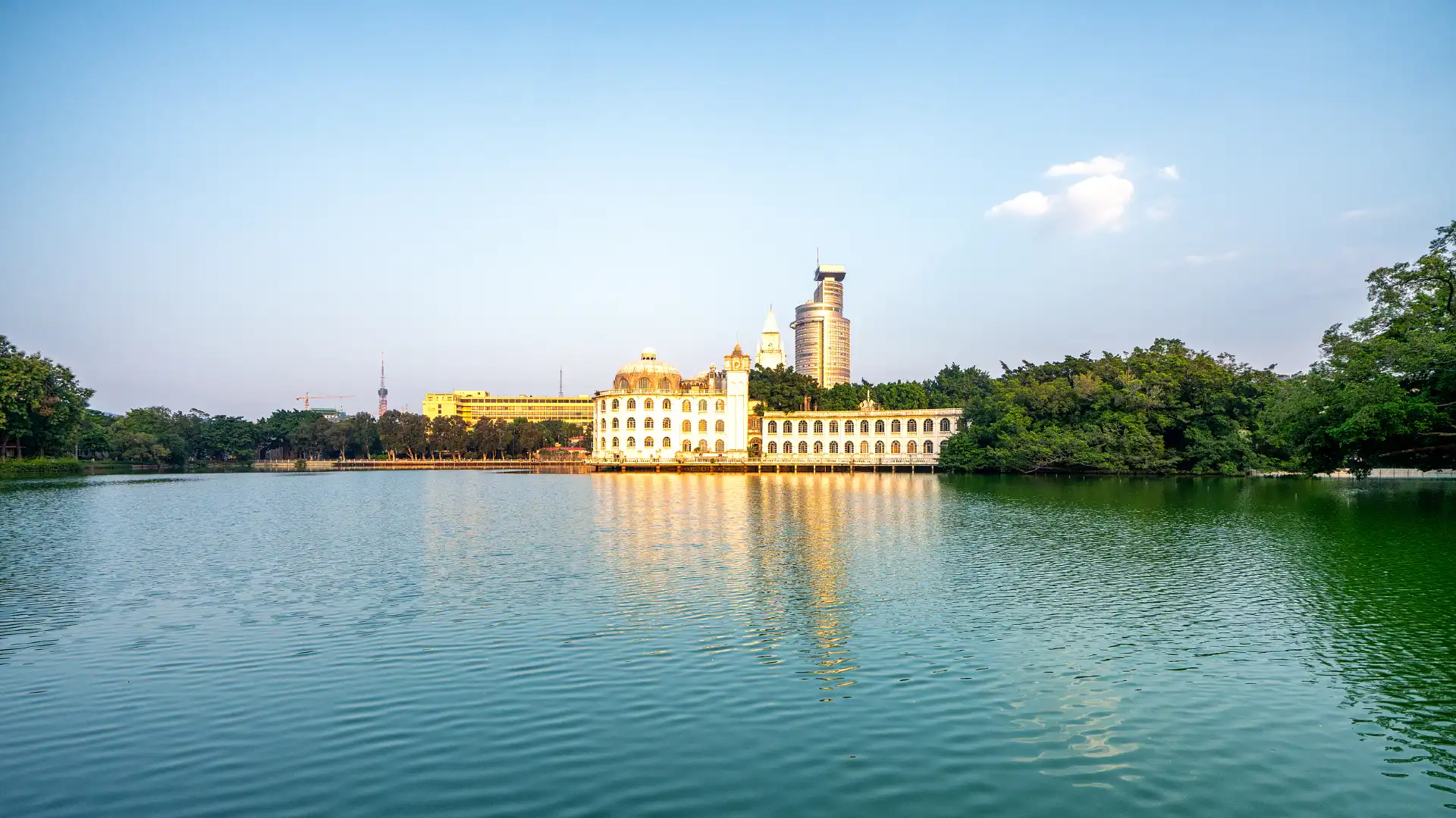 Hotels near Liuhua Lake Park