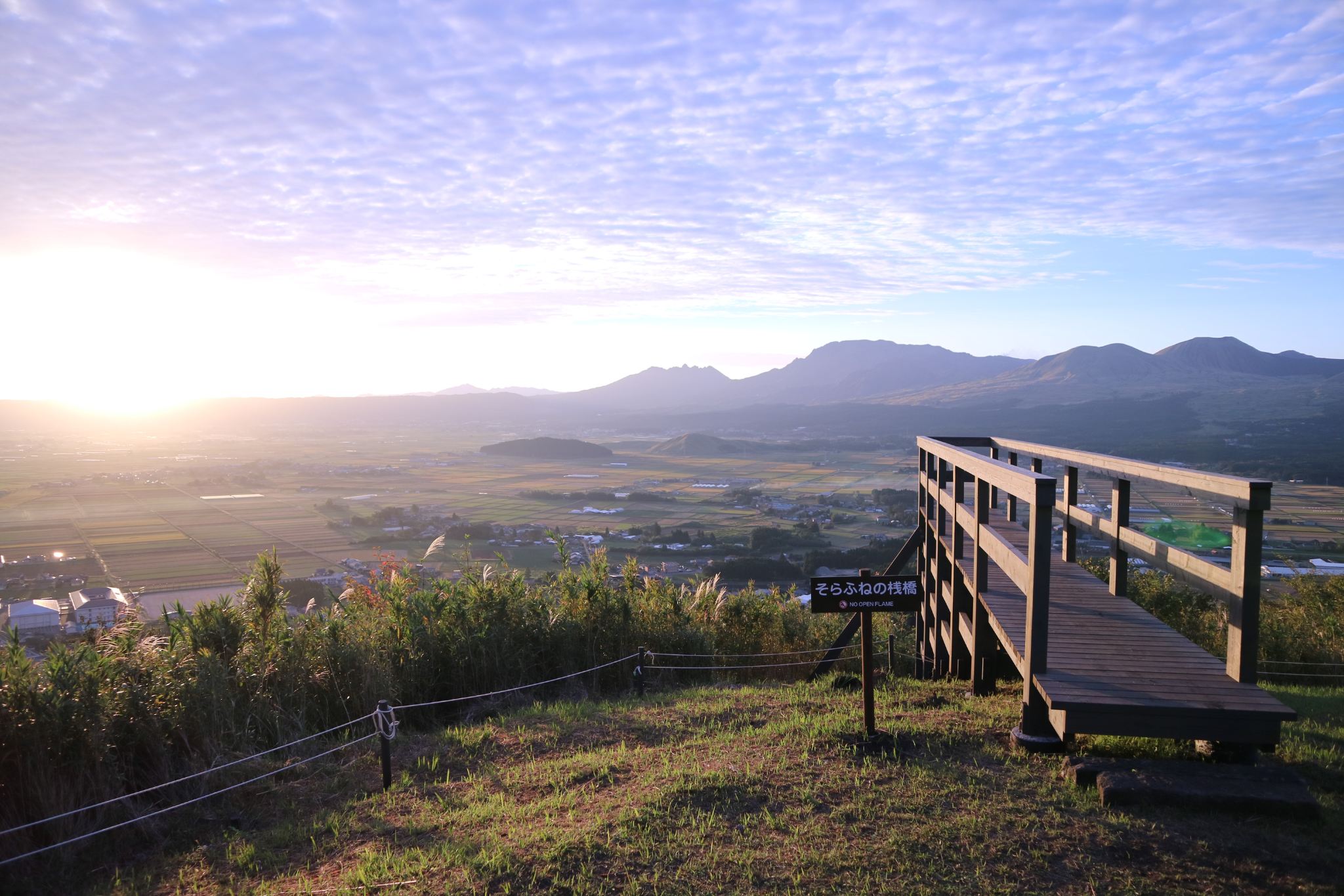 [Diskon 50% untuk pembelian kedua|Perjalanan satu hari Kumamoto Aso] Kastil Kumamoto + Padang Rumput Aso San Sōsen Setiap Hari Berangkat