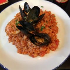Grill Steak Seafood on Hardware Lane 여행 사진