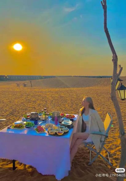 中卫腾格里金沙海沙漠主题火车旅馆餐厅