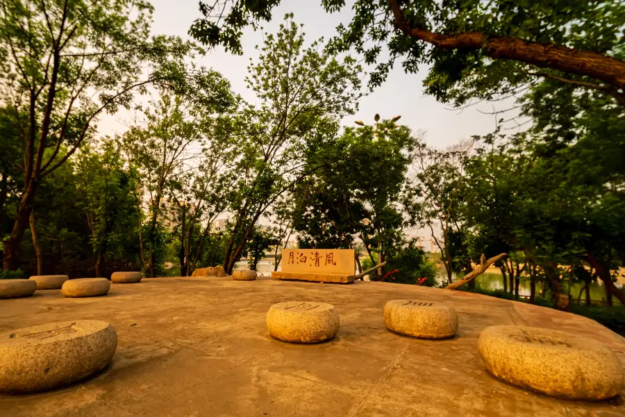 Qingfenghu Lianzheng Culture Park