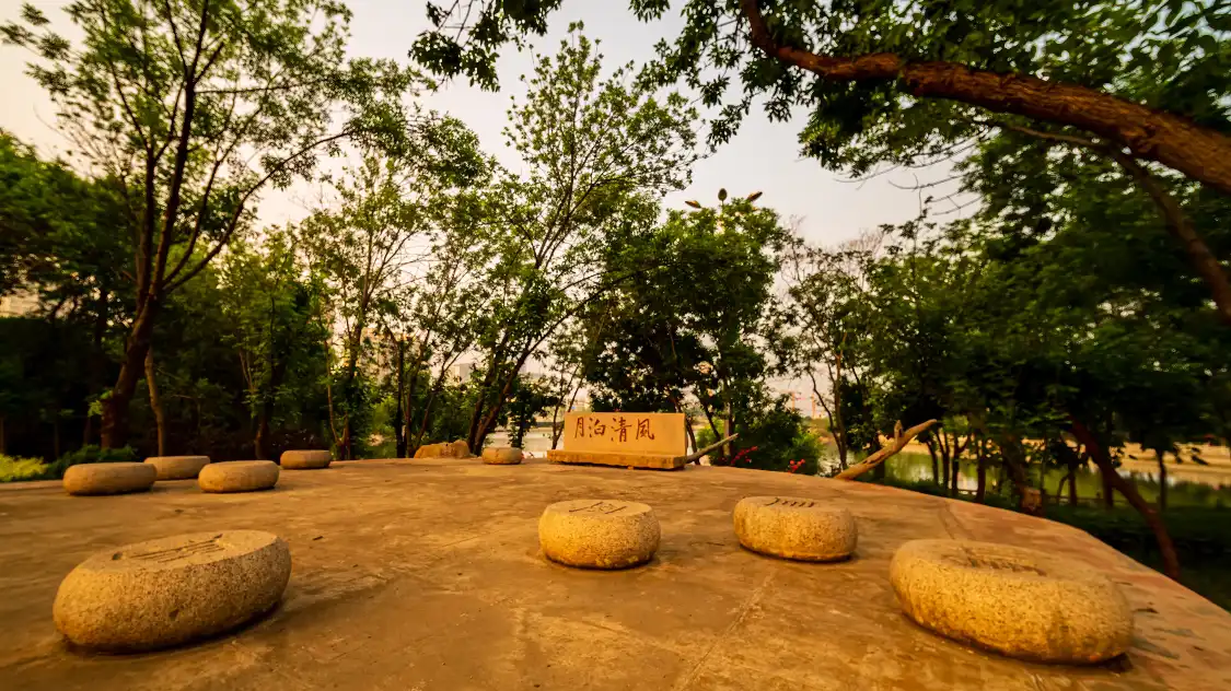 Hotels near Qingfenghu Lianzheng Culture Park