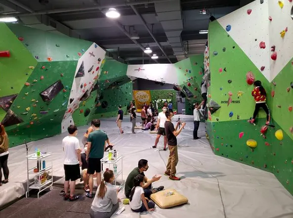 【攀石好去處】 體驗全天候攀石樂趣  2025香港室內攀石場大集合 