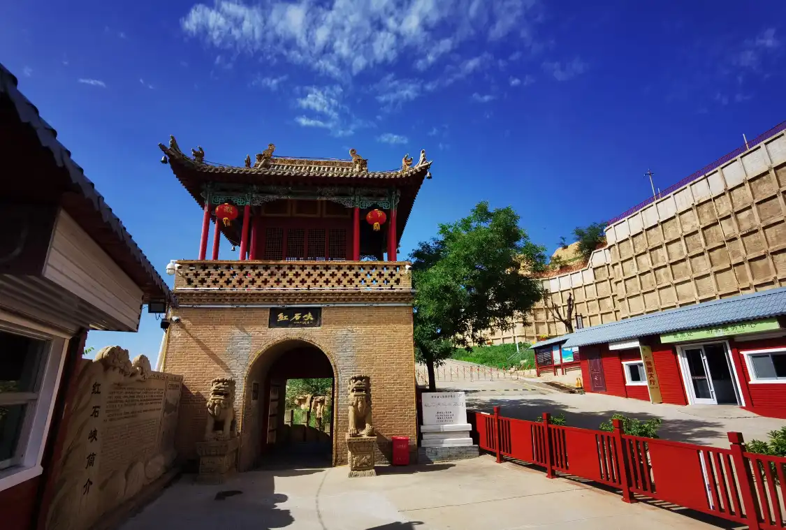 Hotels near Hong Shi Xia