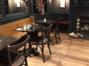 Black Swan Pub & Kitchen