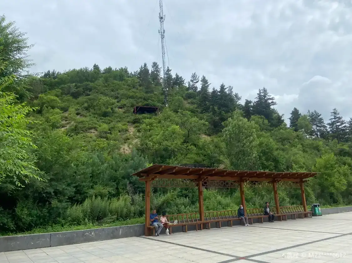 Hotels near Qinglong Mountain Park