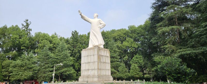 Maozedong Tongzhi Qingnian Diaosu Park