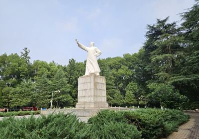 毛澤東同志青年雕塑公園