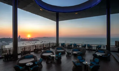 Horizon Rooftop Restaurant and Bar