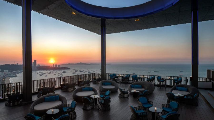 Horizon Rooftop Restaurant and Bar