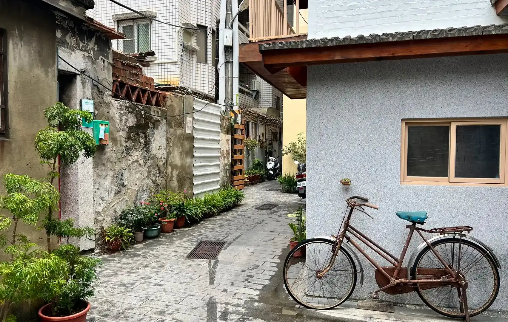 Hotels near Snail Alley
