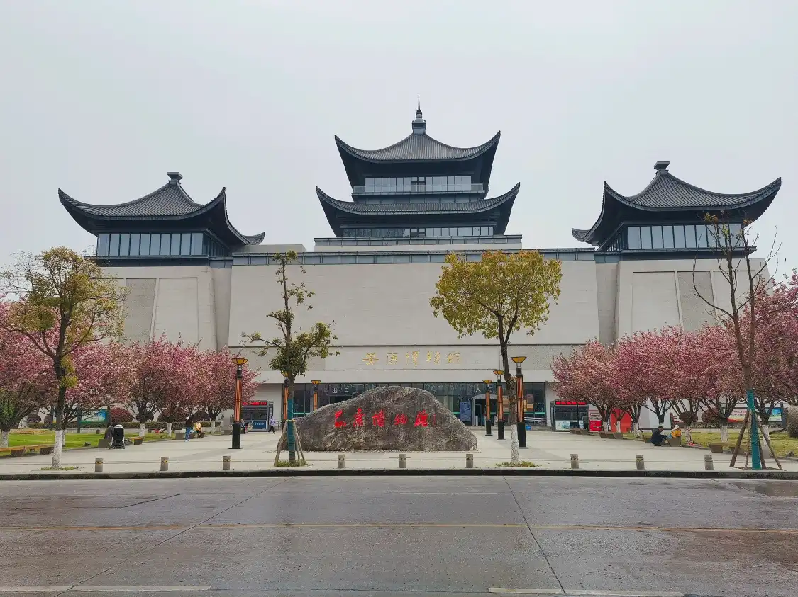 안캉 박물관 주변 호텔