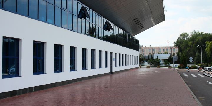 基希訥烏國際機場