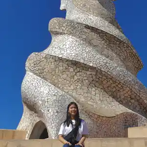 가우디 건축물이 보이는 바르셀로나 거리 | 트립닷컴 바르셀로나 트래블로그