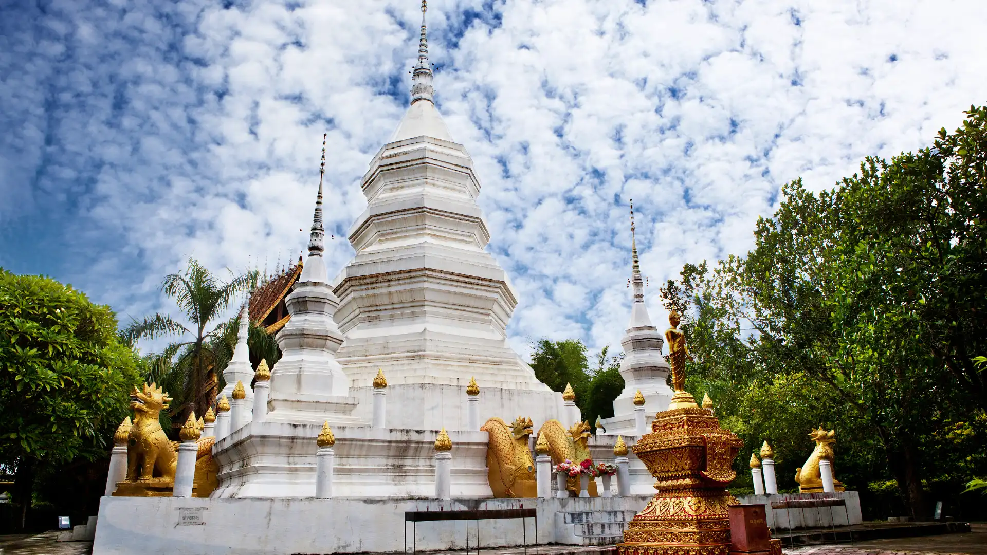 Hotels near Menghanman Tingfota Temple